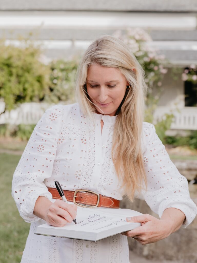 Elizabeth Poett Net Worth: Age, Bio, Family, Career and More