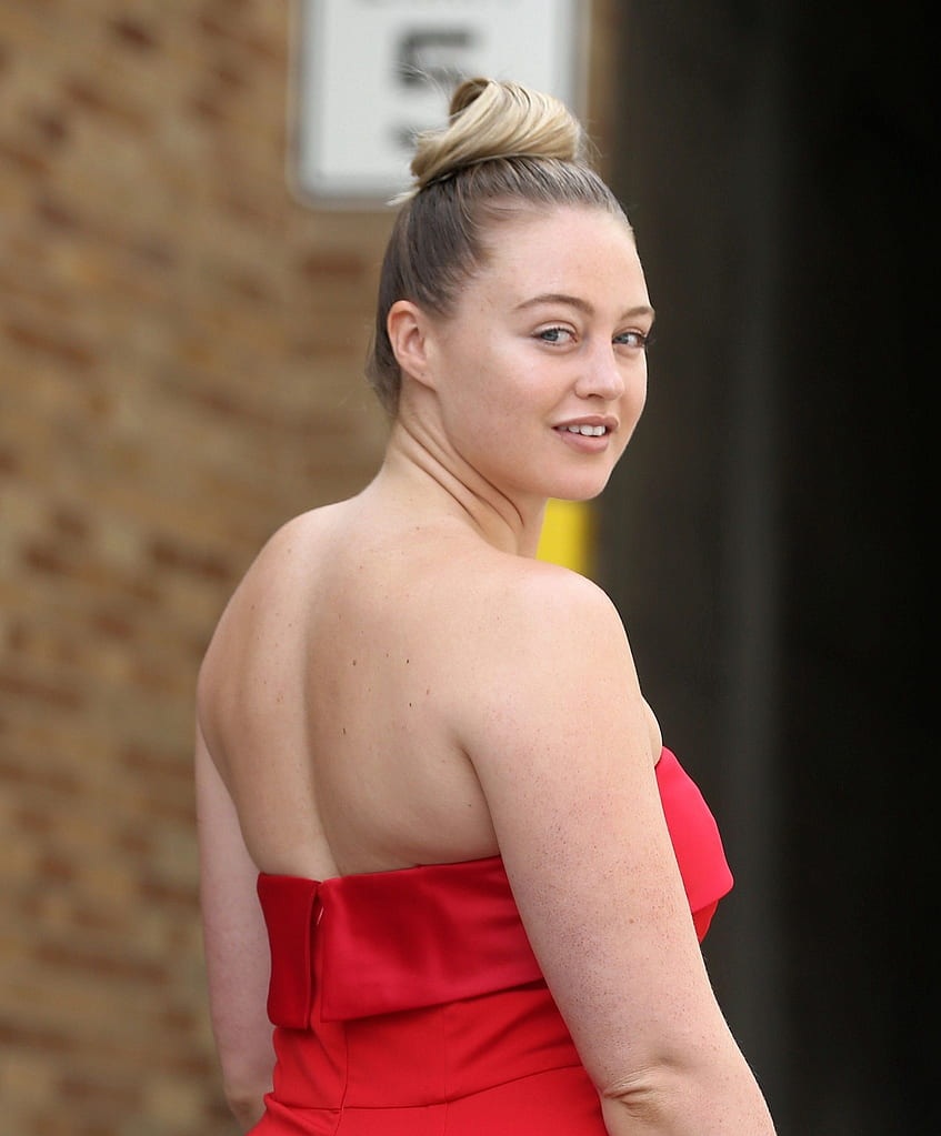 Iskra Lawrence 2026: Bio, Net Worth, Family & Saltair Success