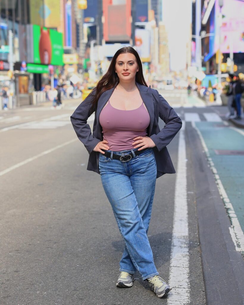 Who Is Lindsay Lee? Age, Bio, Career & Net Worth