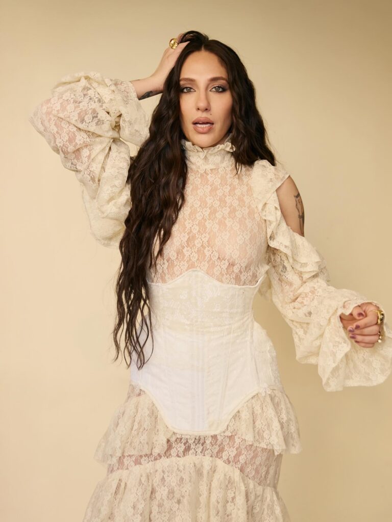 Who Is Tefi Pessoa? Bio, Age, Career & Net Worth