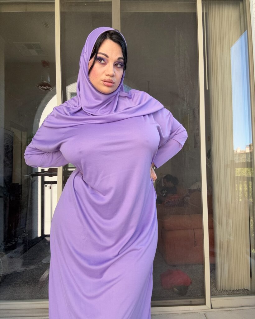 Mona Azar Age, Career, Height, Education, Family, Boyfriend, Net Worth