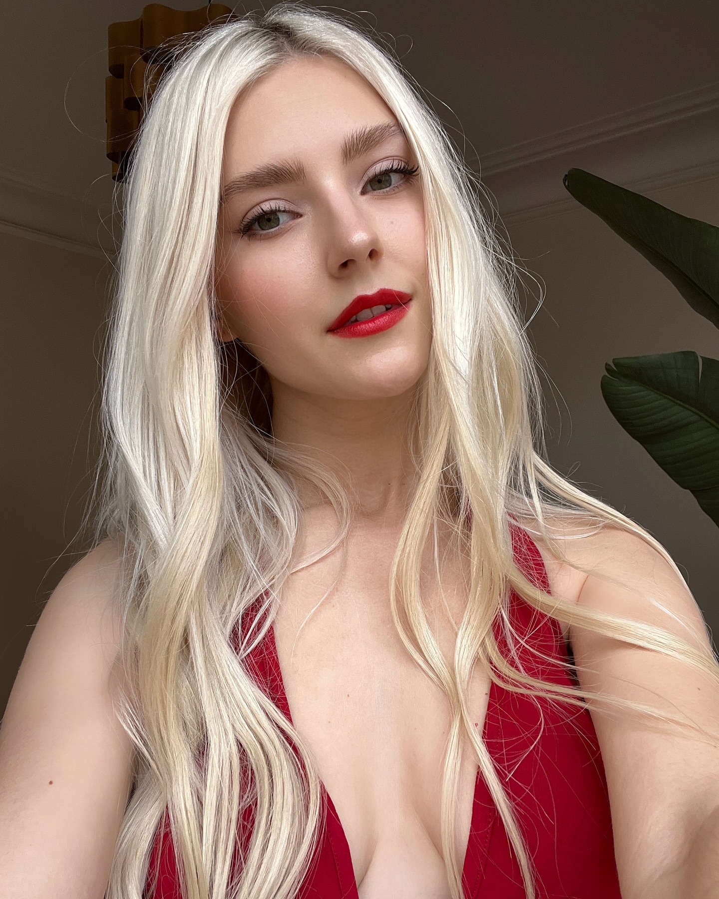 Who Is Eva Elfie? Biography, Age, Height & Net Worth 2026