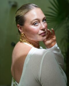 Iskra Lawrence 2026: Bio, Net Worth, Family & Saltair Success