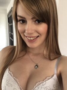 Who Is Dolly Leigh? Age, Career, Height & net Worth & More