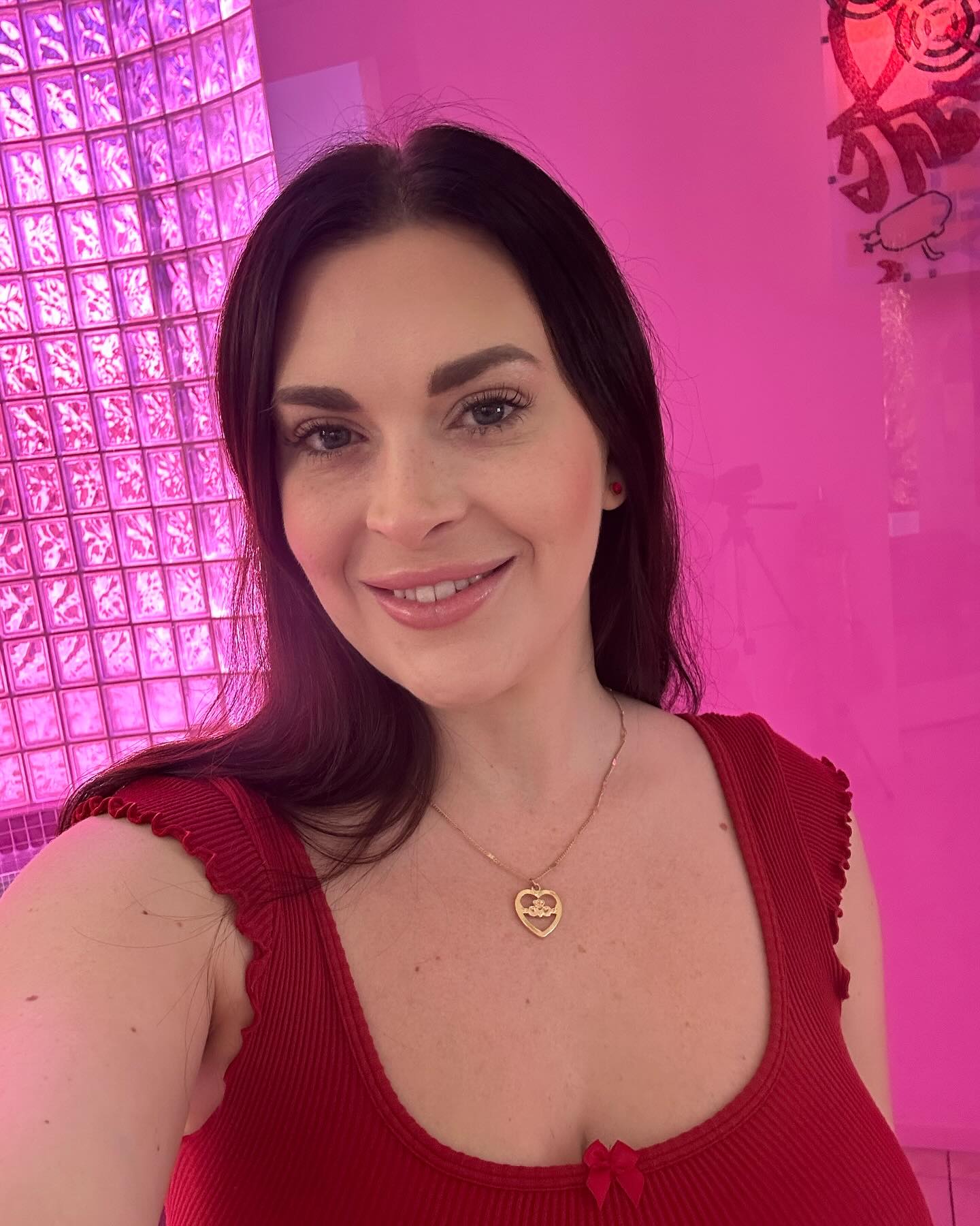 Who Is Lindsay Lee? Age, Bio, Career & Net Worth