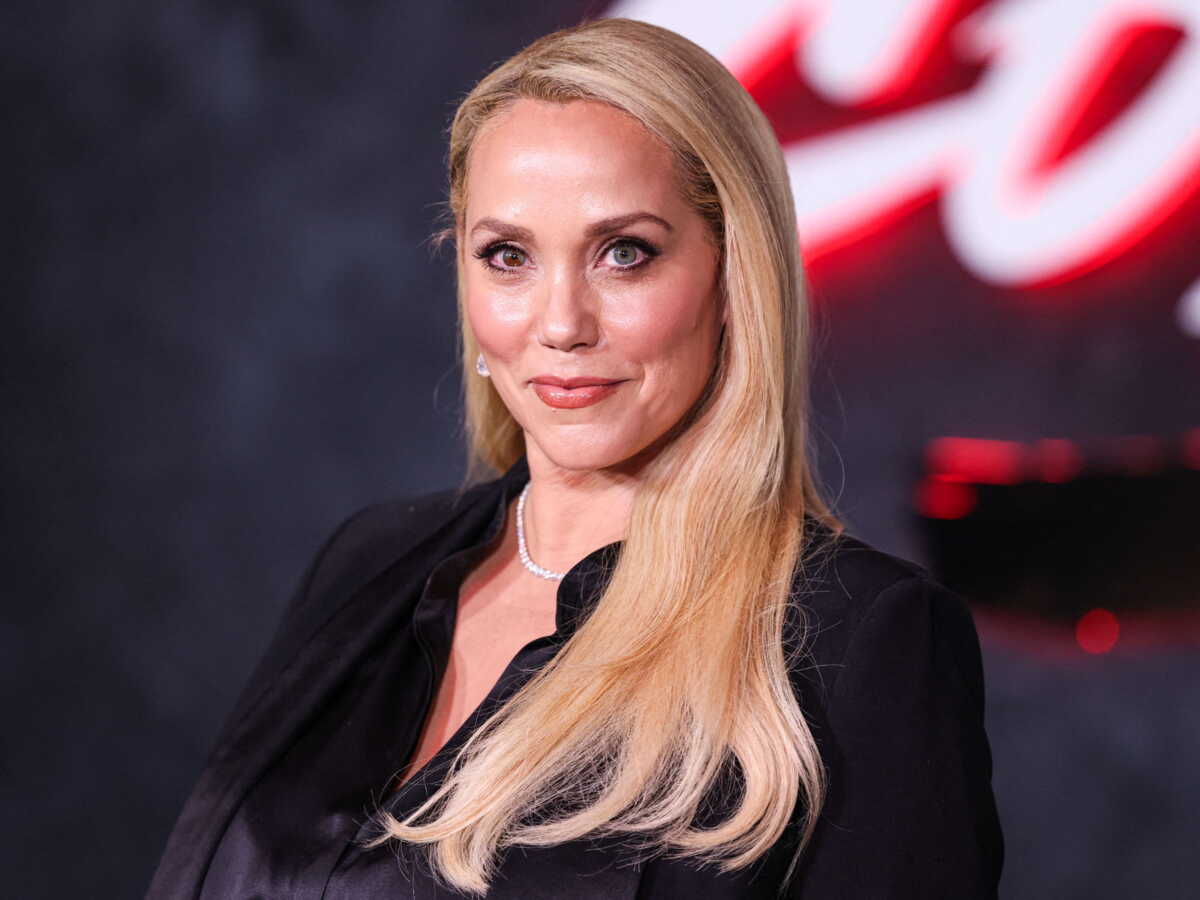 Elizabeth Berkley Wiki, Age, Husband, Career & Lifestyle (2026)